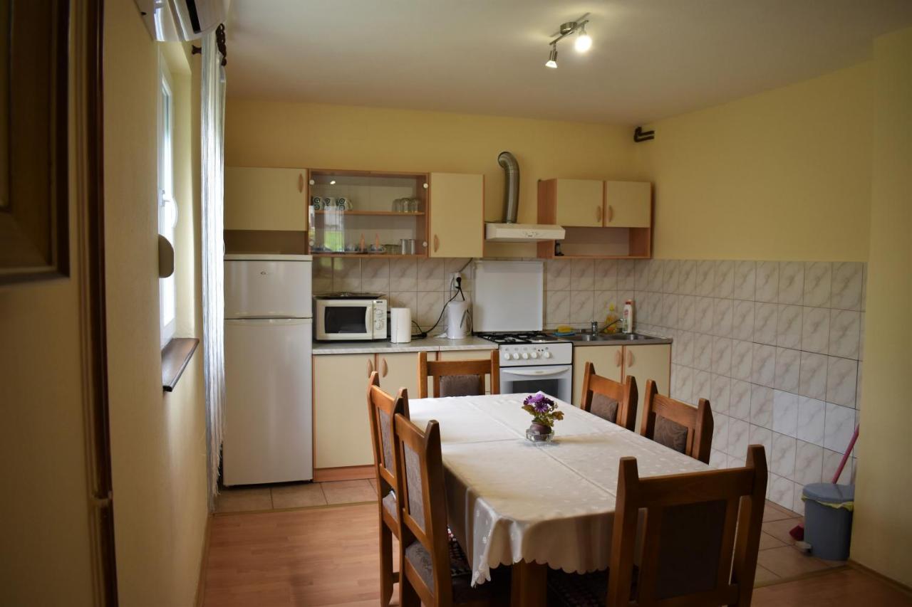 Apartments Sabljak Rakovica Exterior photo