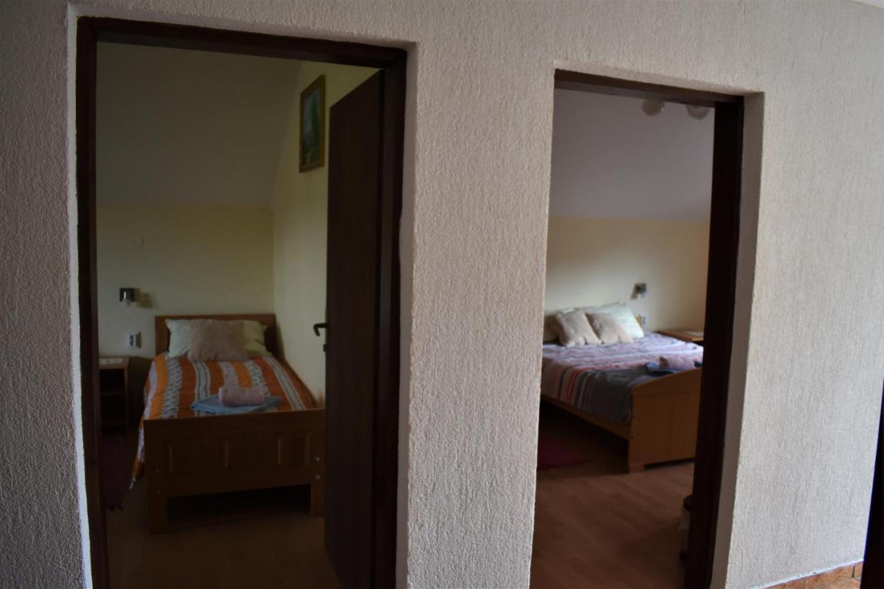 Apartments Sabljak Rakovica Exterior photo
