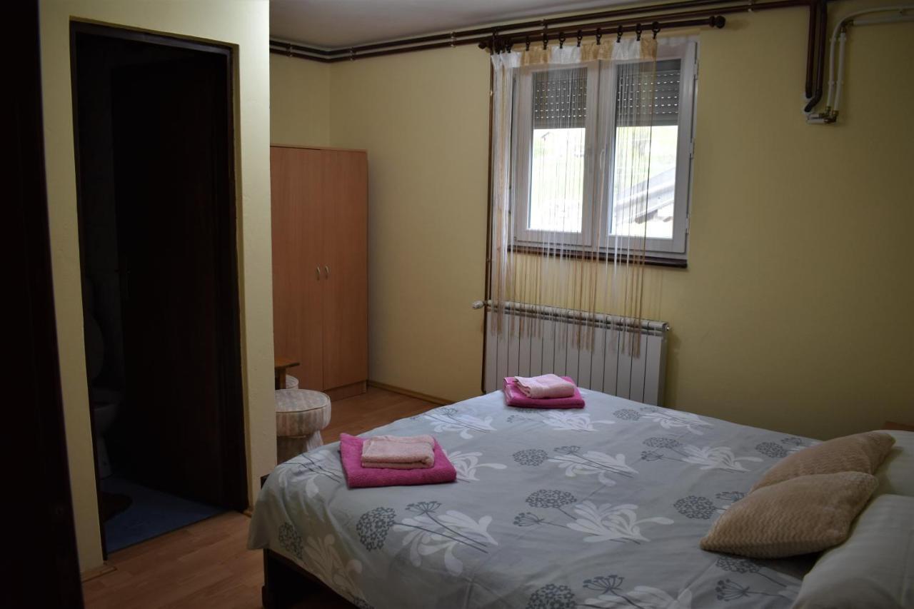 Apartments Sabljak Rakovica Exterior photo